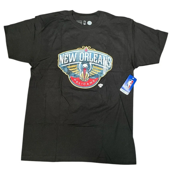 NBA New Orleans Pelicans Stadium Essentials T-Shirt Black Size Medium NWT - Picture 3 of 10
